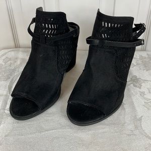 NWOT American Eagle black heeled shoes 8